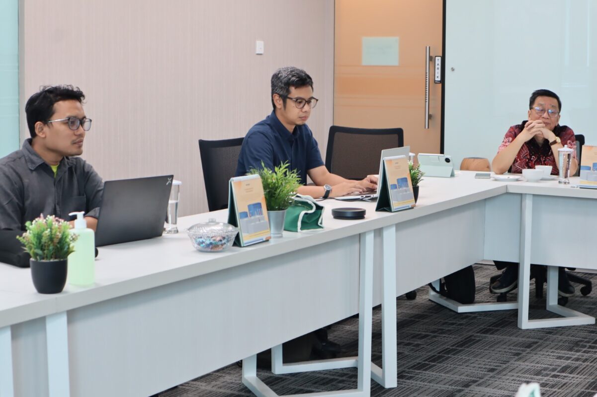 Peserta mengikuti pembahasan program kerja APOLIN